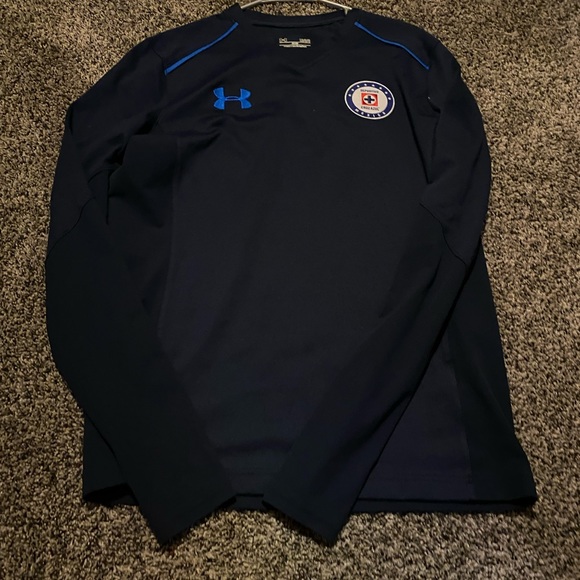 Sweatshirt and a long sleeve athletic shirt - Picture 3 of 3